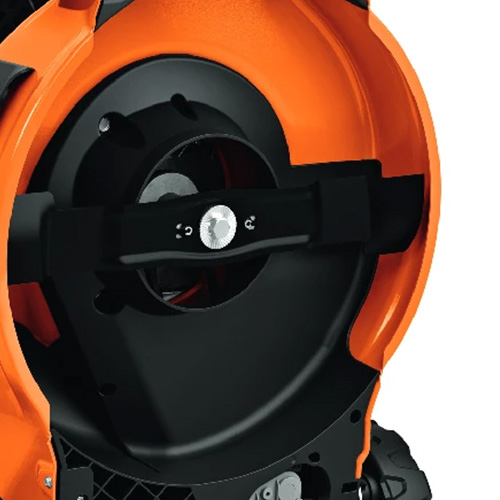 <b>FERRAMENTA DE CORTE</b>
Lâmina de 51 cm corta e tritura grama com eficiência, servindo como adubo. Resistente, segura e com sistema que absorve impactos.