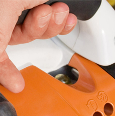 <b>Bomba manual de combustível</b>
Arranque rápido diminuindo a quantidade de puxadas do sistema de arranque.