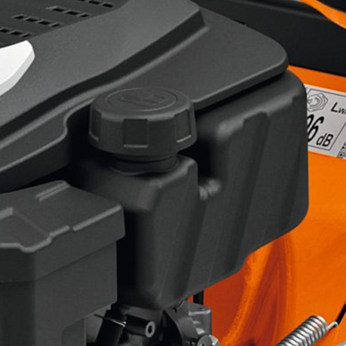 <b>TANQUE DE COMBUSTÍVEL</b>
O resistente tanque de combustível e sua excelente vedação evitam a contaminação da gasolina e eventuais desperdícios por vazamentos.