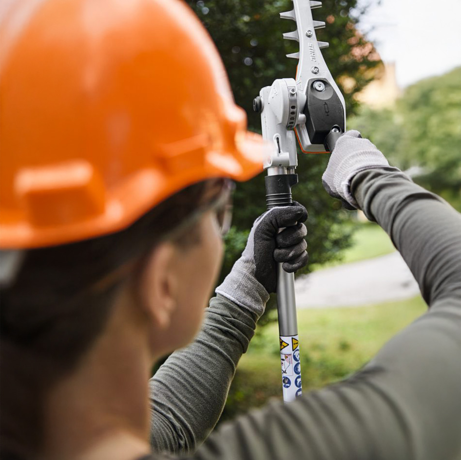 <strong class="attributes-item-title">SISTEMA DE AJUSTE RÁPIDO</strong>
Trabalho confortável: Sistema de aperto rápido ajusta a lâmina em vários ângulos e permite transporte seguro com barra dobrável.